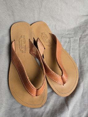 Mater Terra Women’s Tan Leather Flip Flop Sandals Size 5 - Handmade in Greece